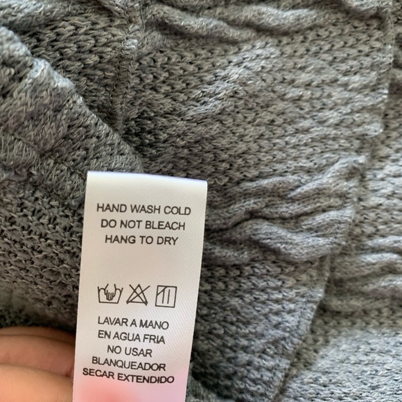 Doe & Rae | Gray Bell Sleeve Sweater Large - Picture 7 of 7